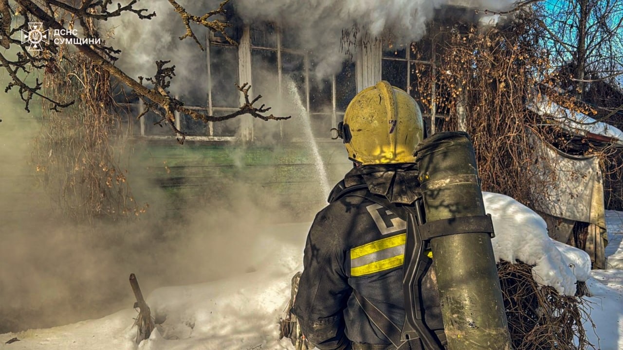 Вогнеборці Шостки ліквідували масштабне займання приватного сектору: є жертви