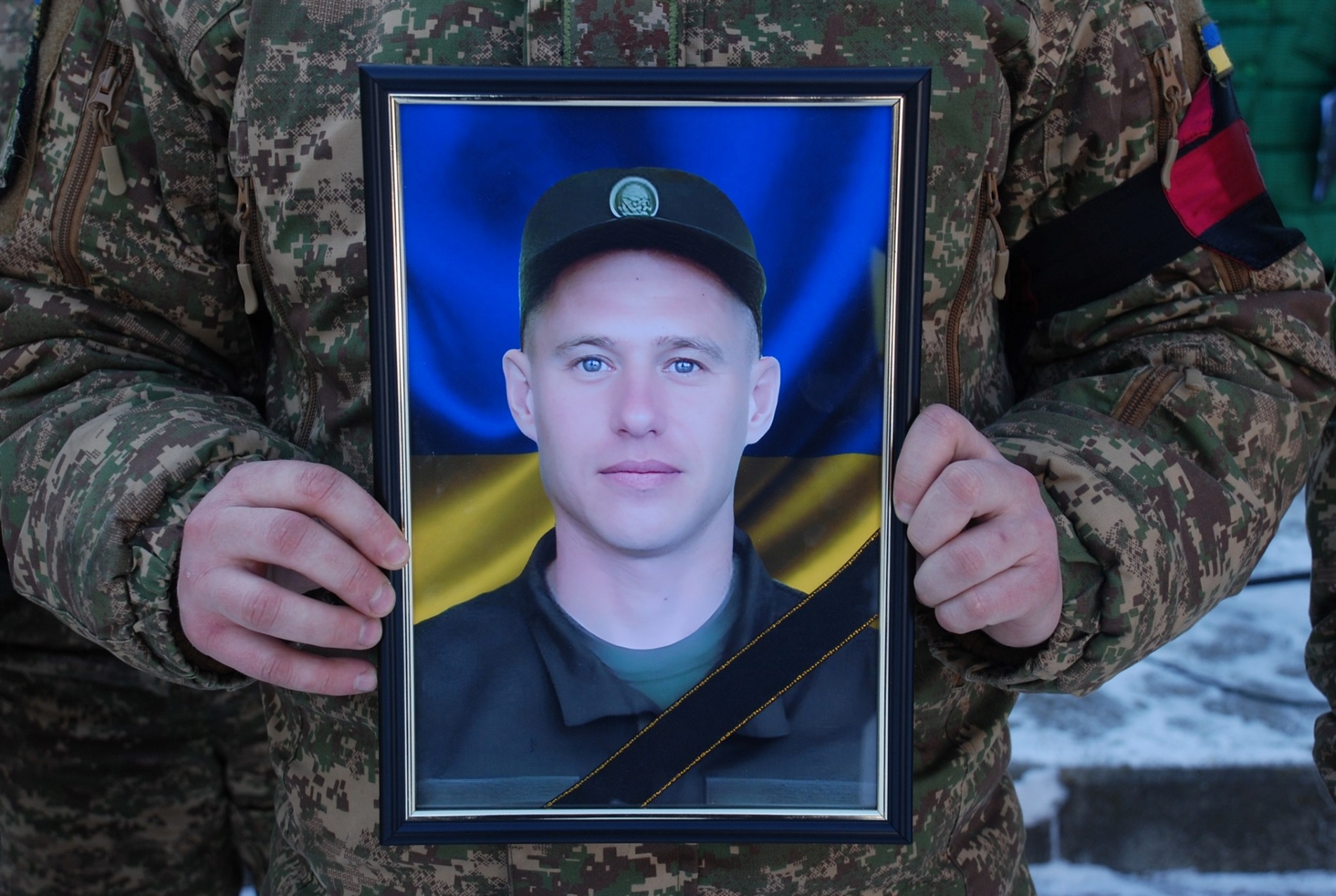 Через два роки очікувань Герой повернувся «на щиті». Шосткинщина попрощалась зі своїм захисником