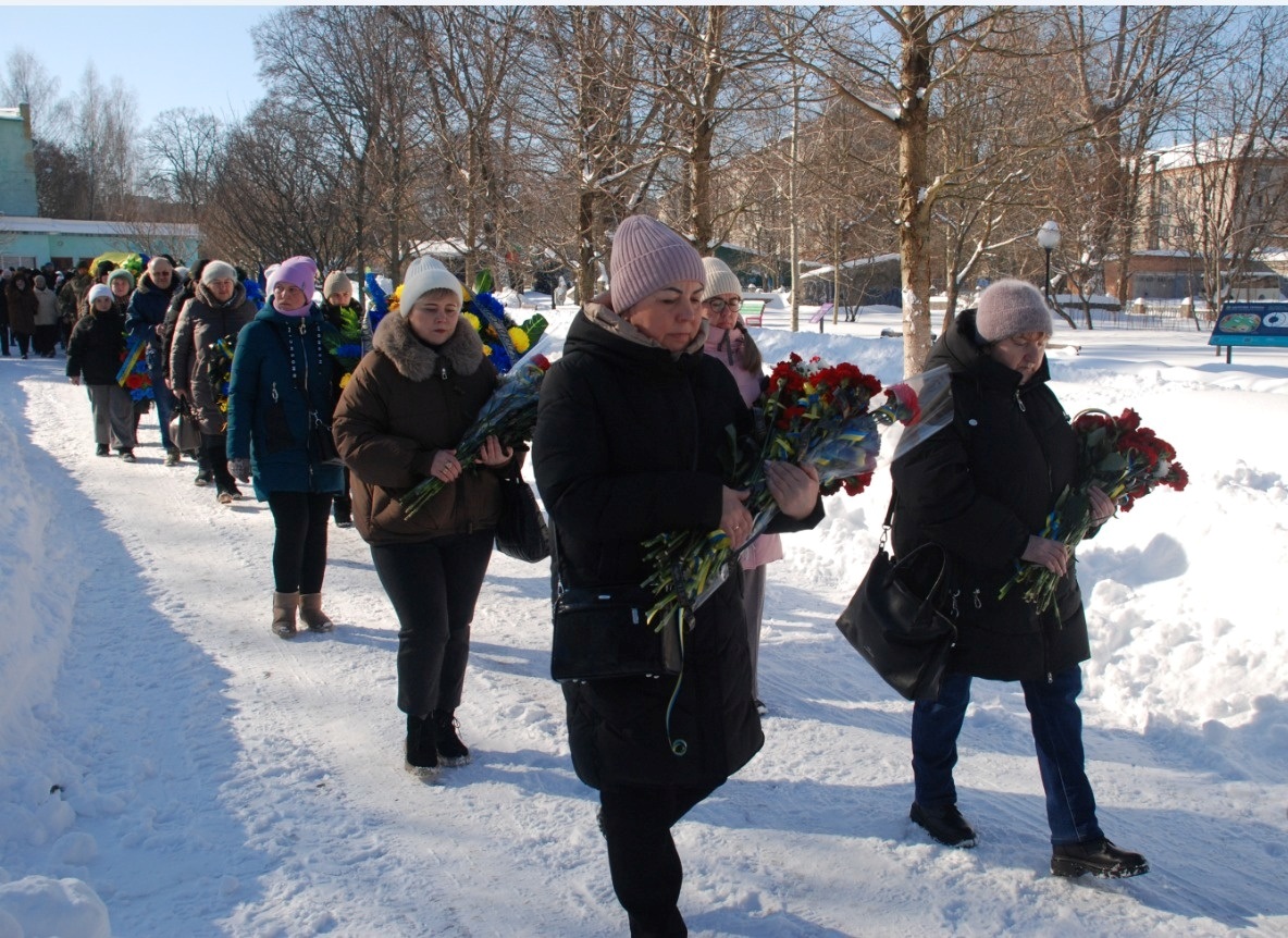 Через два роки очікувань Герой повернувся «на щиті». Шосткинщина попрощалась зі своїм захисником