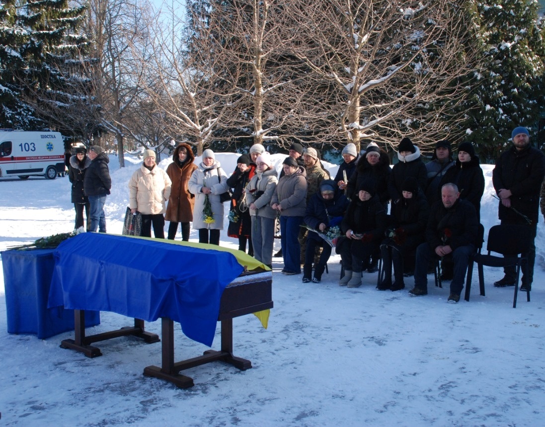 Через два роки очікувань Герой повернувся «на щиті». Шосткинщина попрощалась зі своїм захисником