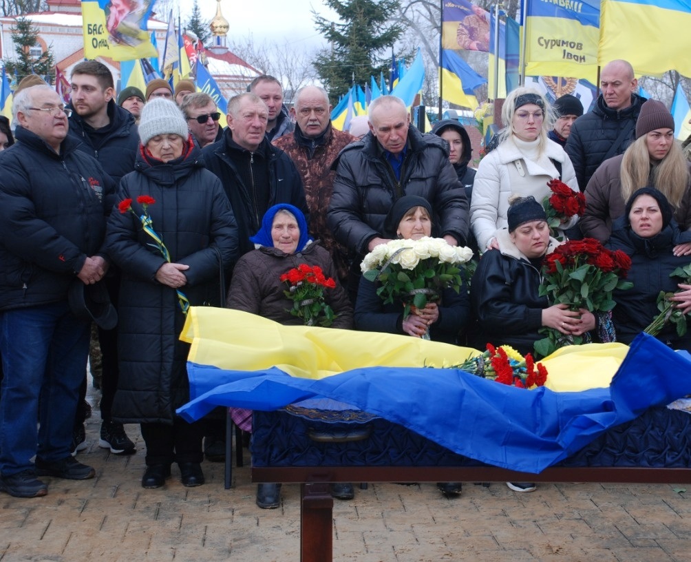 Загинув за мить до весни: Шостка провела в останню путь 37-річного захисника Дмитра Амельченка