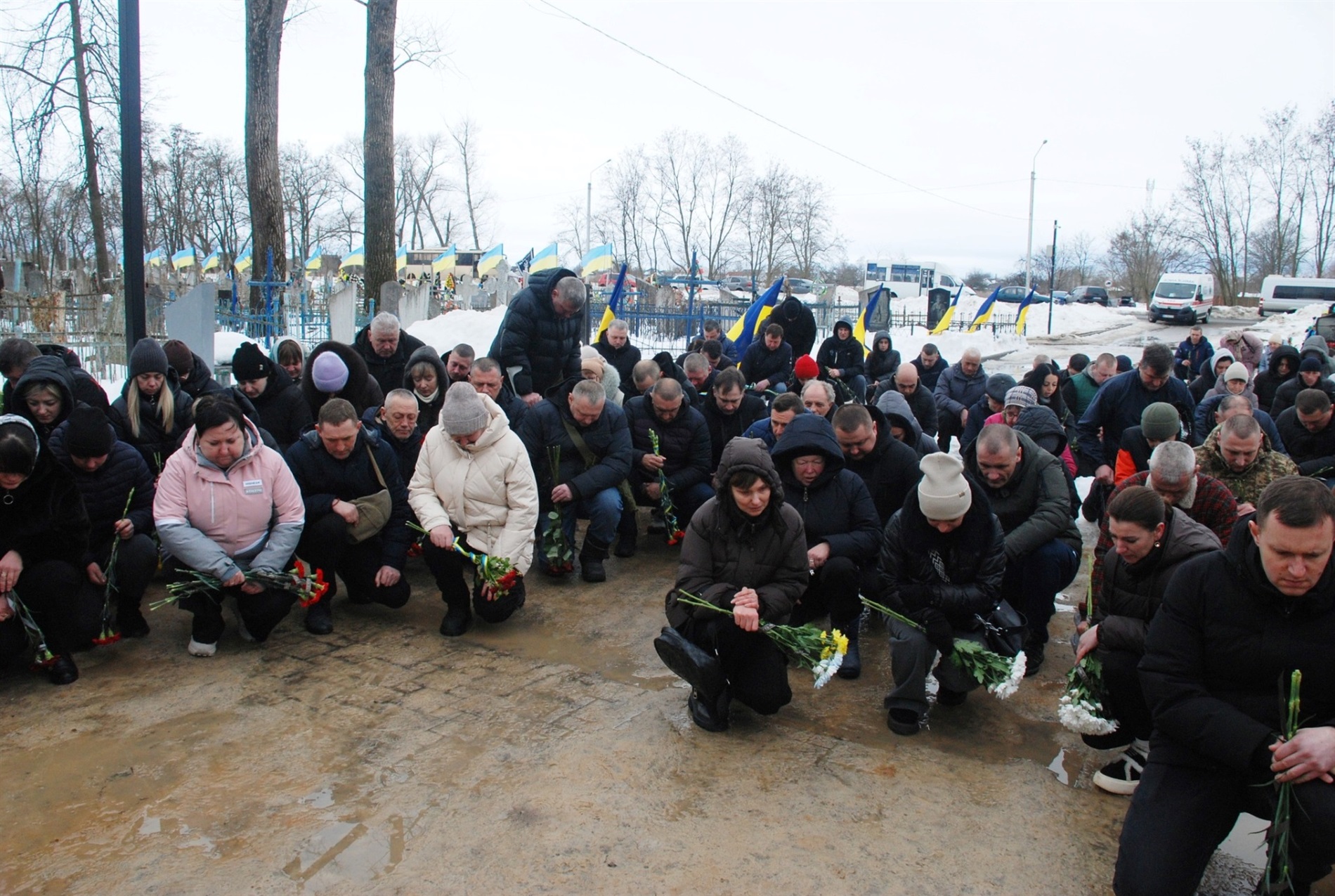 Загинув за мить до весни: Шостка провела в останню путь 37-річного захисника Дмитра Амельченка