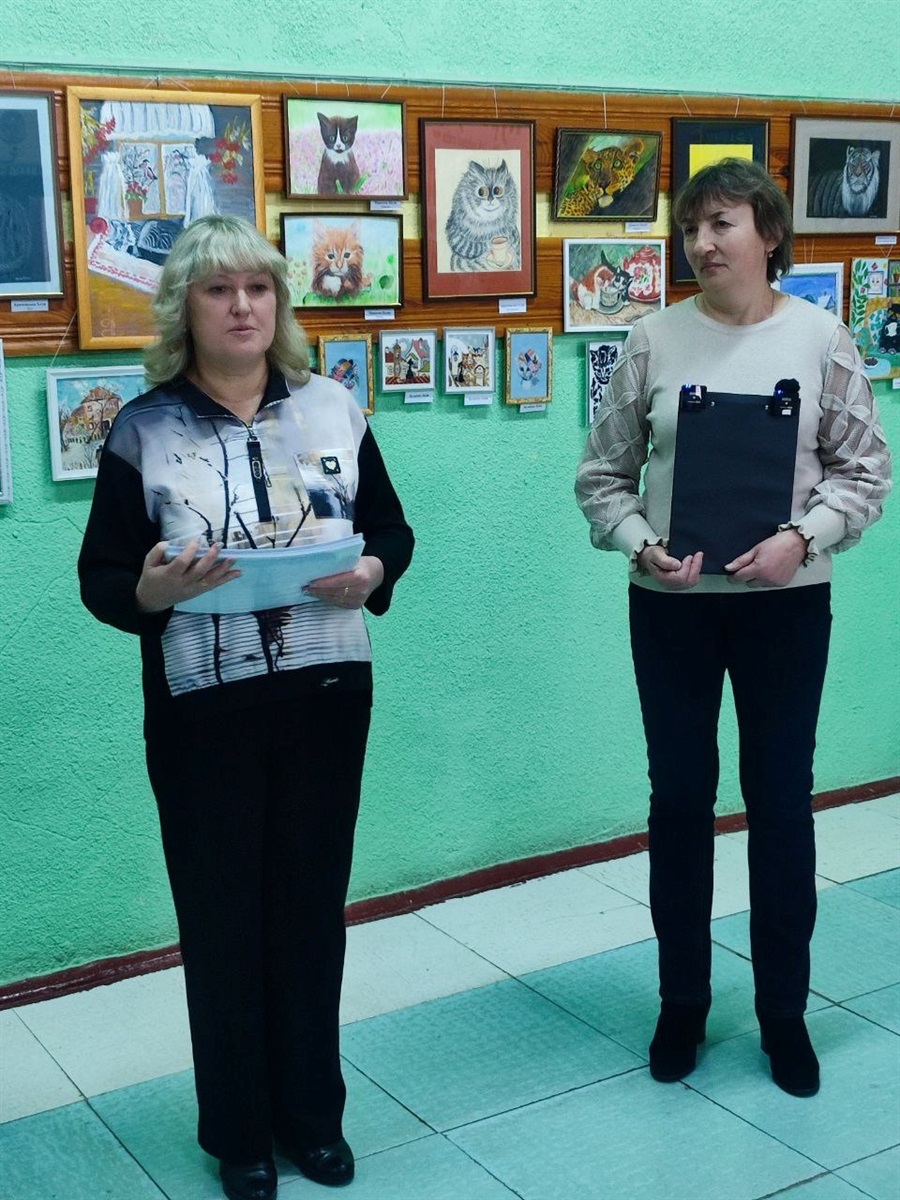 Виставка «Котоманія» зібрала 44 талановитих автори у стінах шосткинської бібліотеки