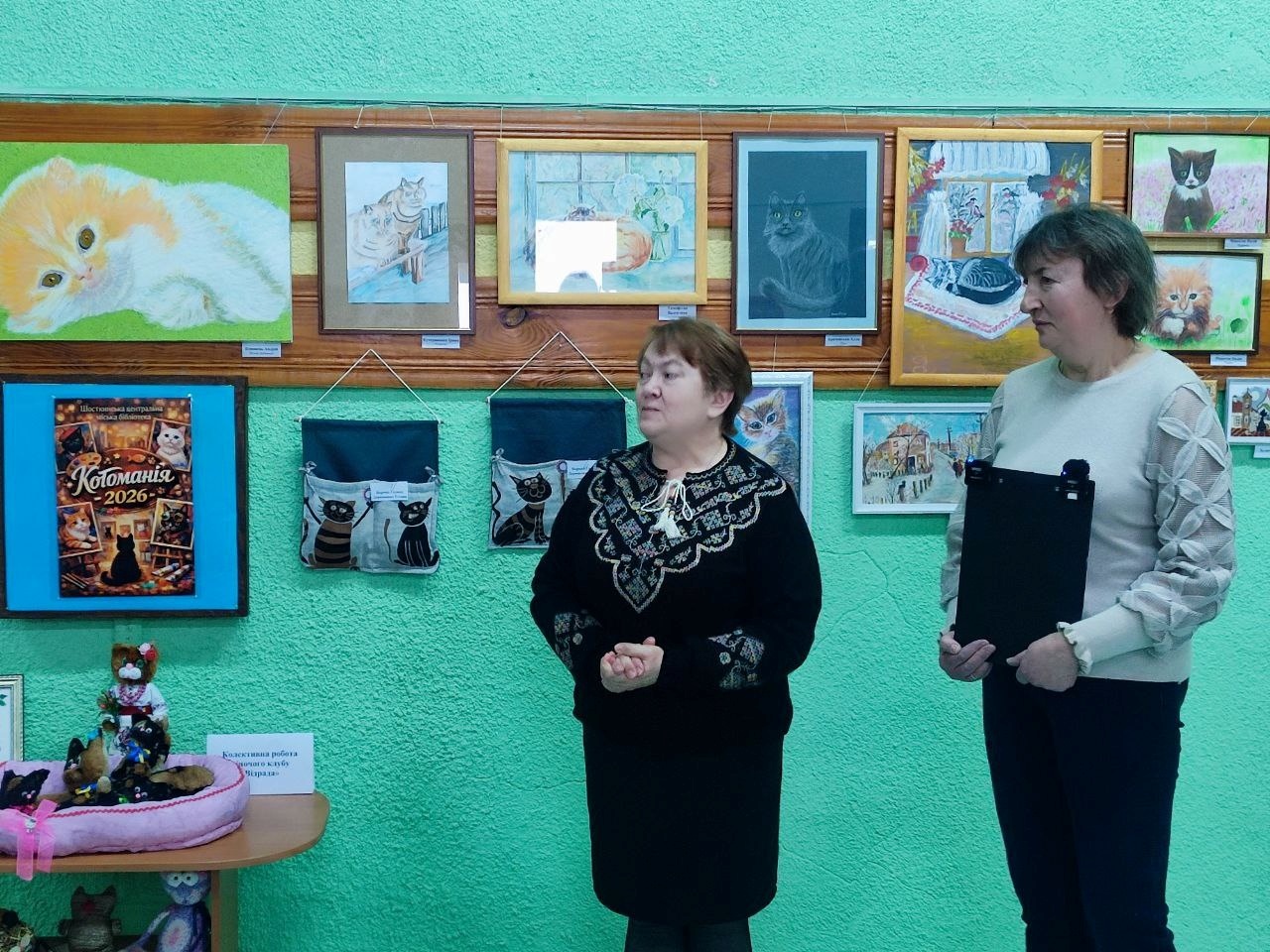Виставка «Котоманія» зібрала 44 талановитих автори у стінах шосткинської бібліотеки