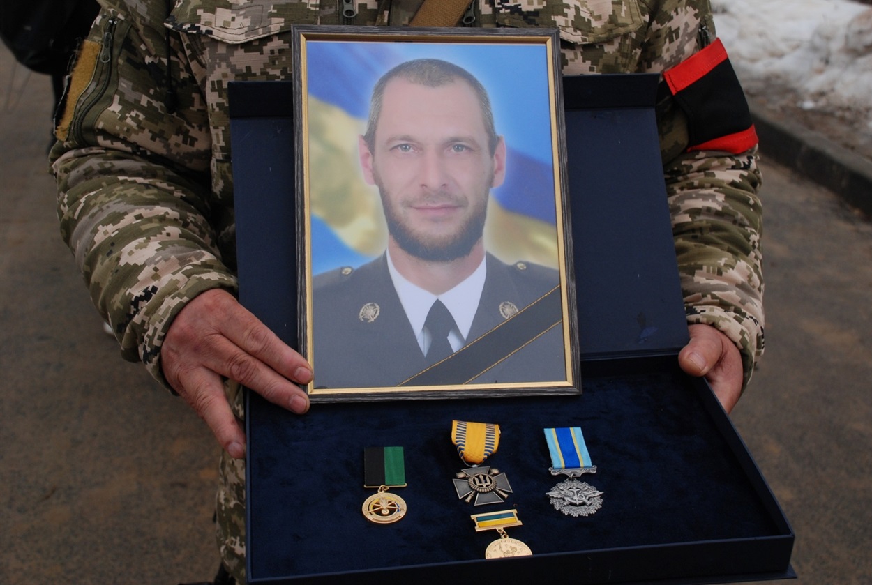 П'ять років у строю: У Шостці провели в останню путь воїна Миколу Самсонова