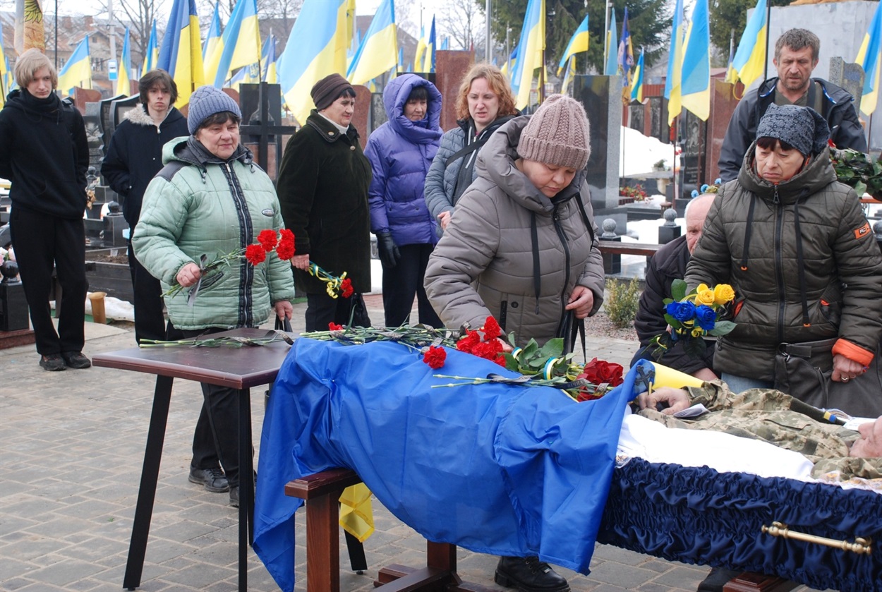 П'ять років у строю: У Шостці провели в останню путь воїна Миколу Самсонова