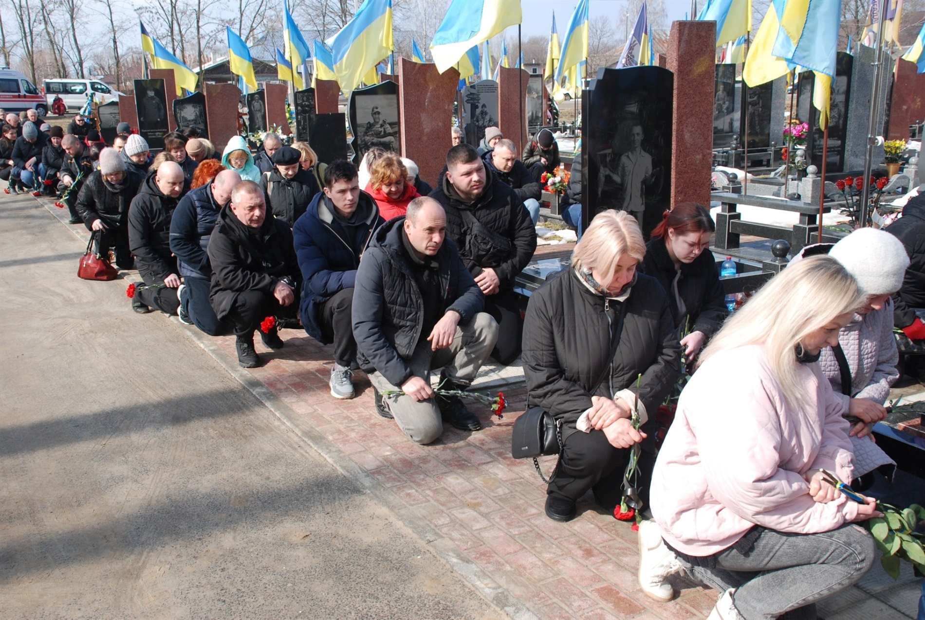 На щиті повернувся 26-річний захисник: Шосткинська громада у скорботі за Дмитром Морозом