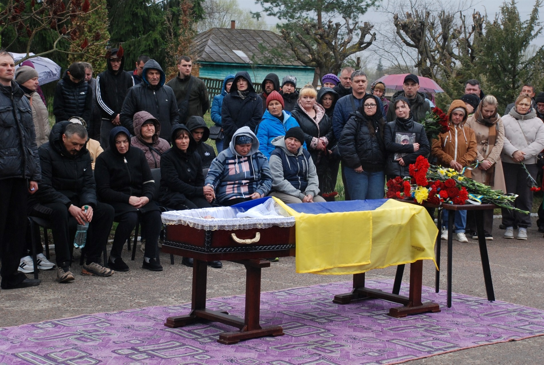 У селі Клишки поховали прикордонника, який загинув на Великдень на Сумщині