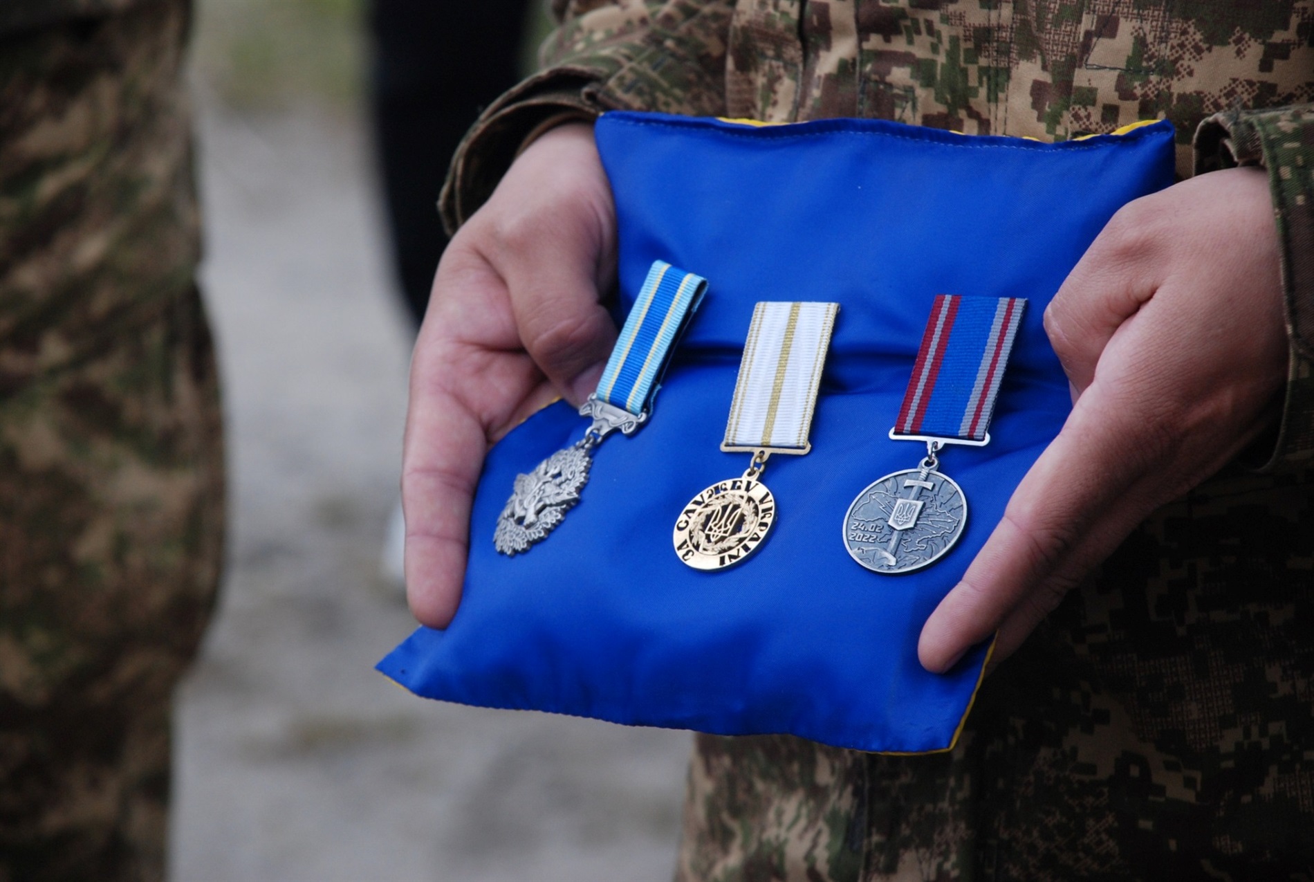 Після двох років невідомості: Шостка попрощалася з добровольцем з позивним 