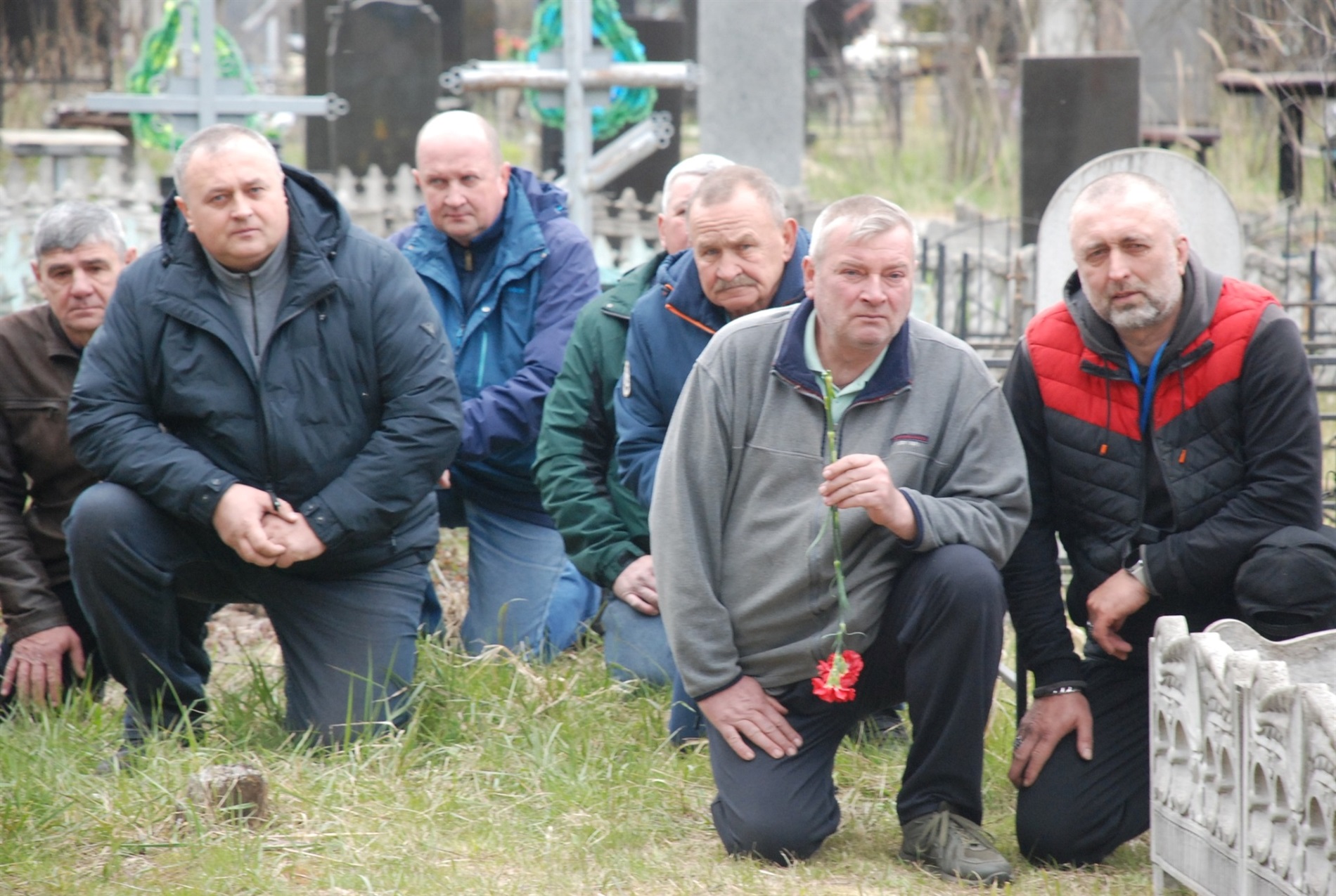 Після двох років невідомості: Шостка попрощалася з добровольцем з позивним 