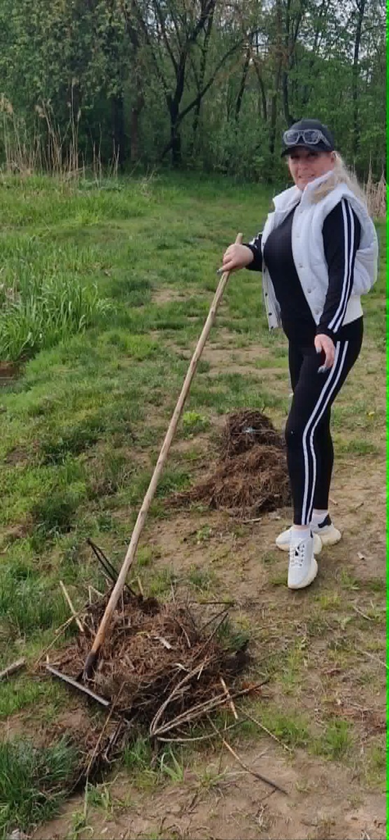 Підготовка до купального сезону у Шостці: зі дна міського озера прибрали скло та метал