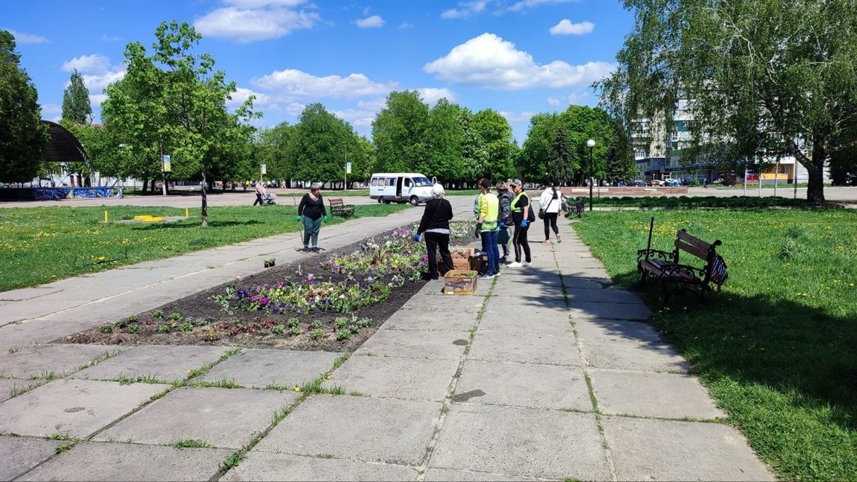 Як «Шостка-Зеленбуд» відновлює міські клумби та бореться з вандалізмом