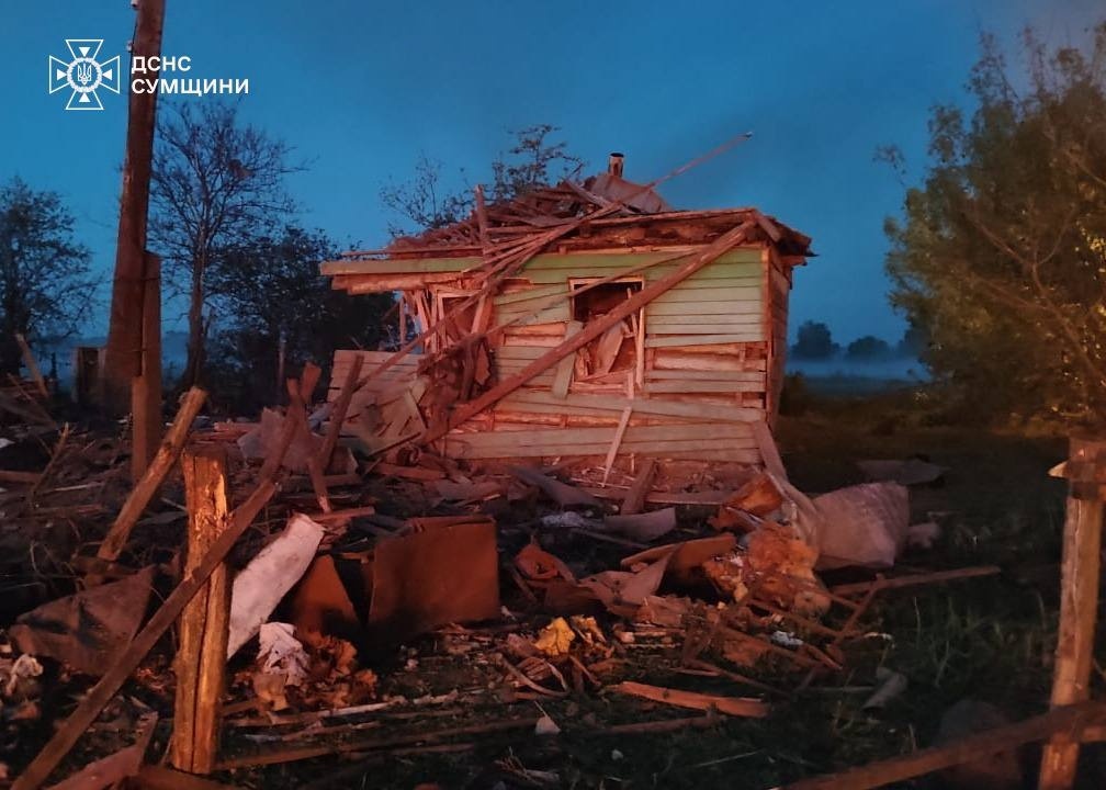 Масована атака на Шосткинську громаду: ворог повторно вдарив по місцю порятунку, поранено старосту