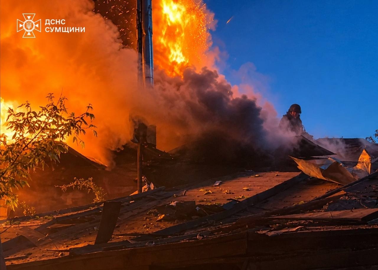 Масована атака на Шосткинську громаду: ворог повторно вдарив по місцю порятунку, поранено старосту