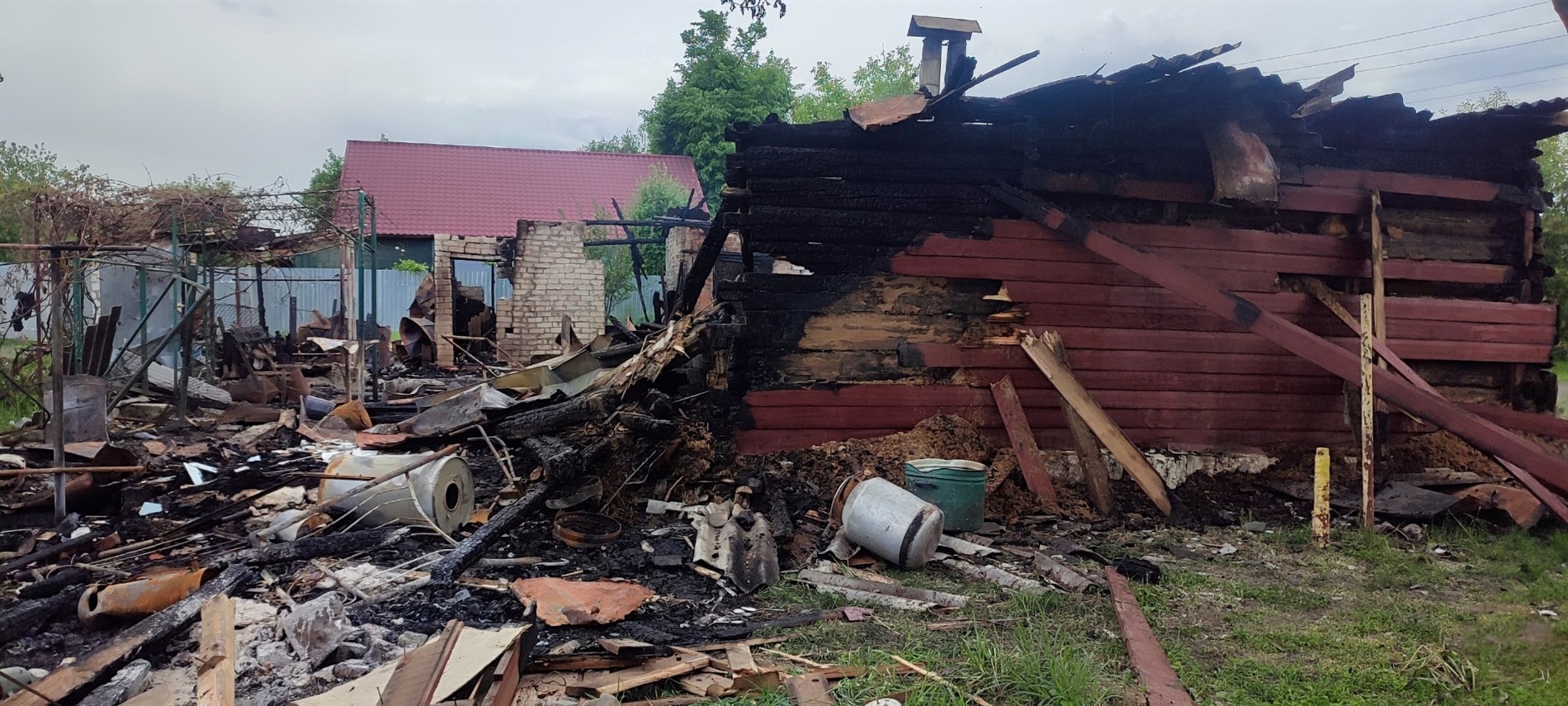 Вдарило якраз у спальню: жителька Шостки розповіла про нічний приліт, дивовижне визволення сусідки