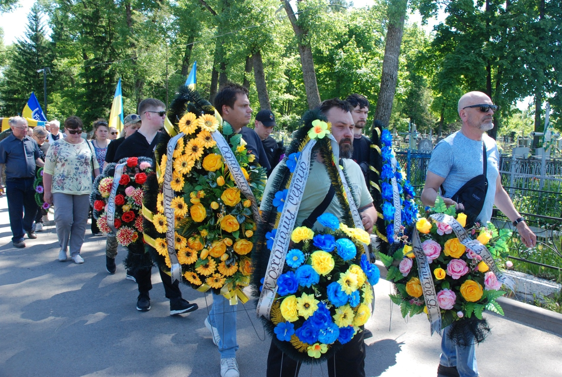 Йому назавжди 33: Шосткинська громада провела в останню путь командира екіпажу БПЛА