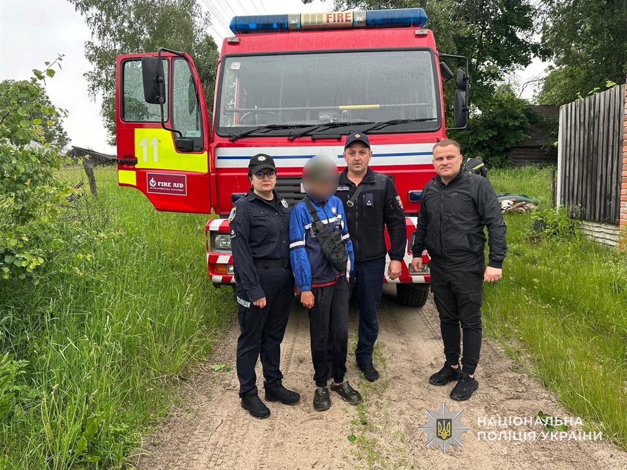 Опинився у пастці посеред ставка: на Сумщині врятували 14-річного хлопця на саморобному плоті