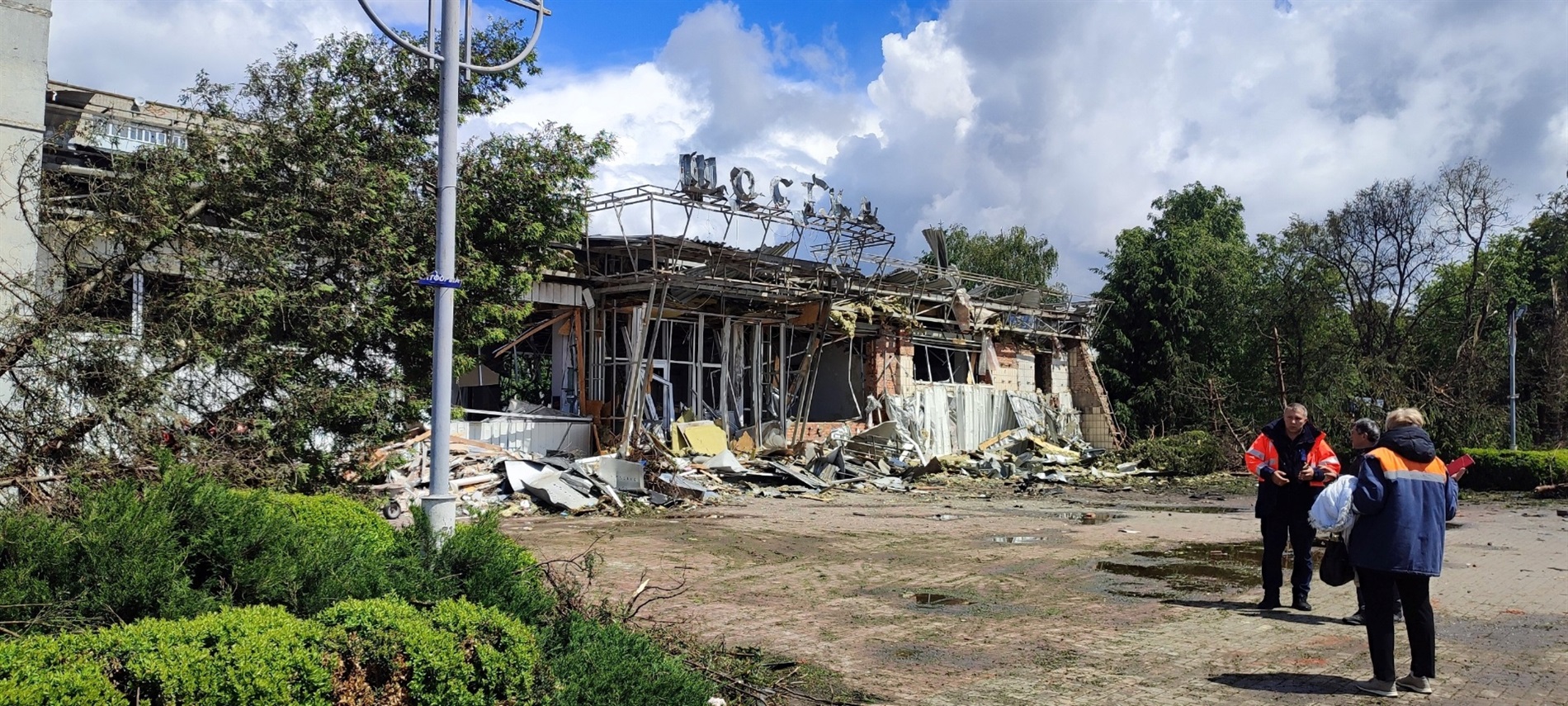Удар по Шостці: знищено вокзал, понівечено будинки, а бізнес підраховує збитки (відео)