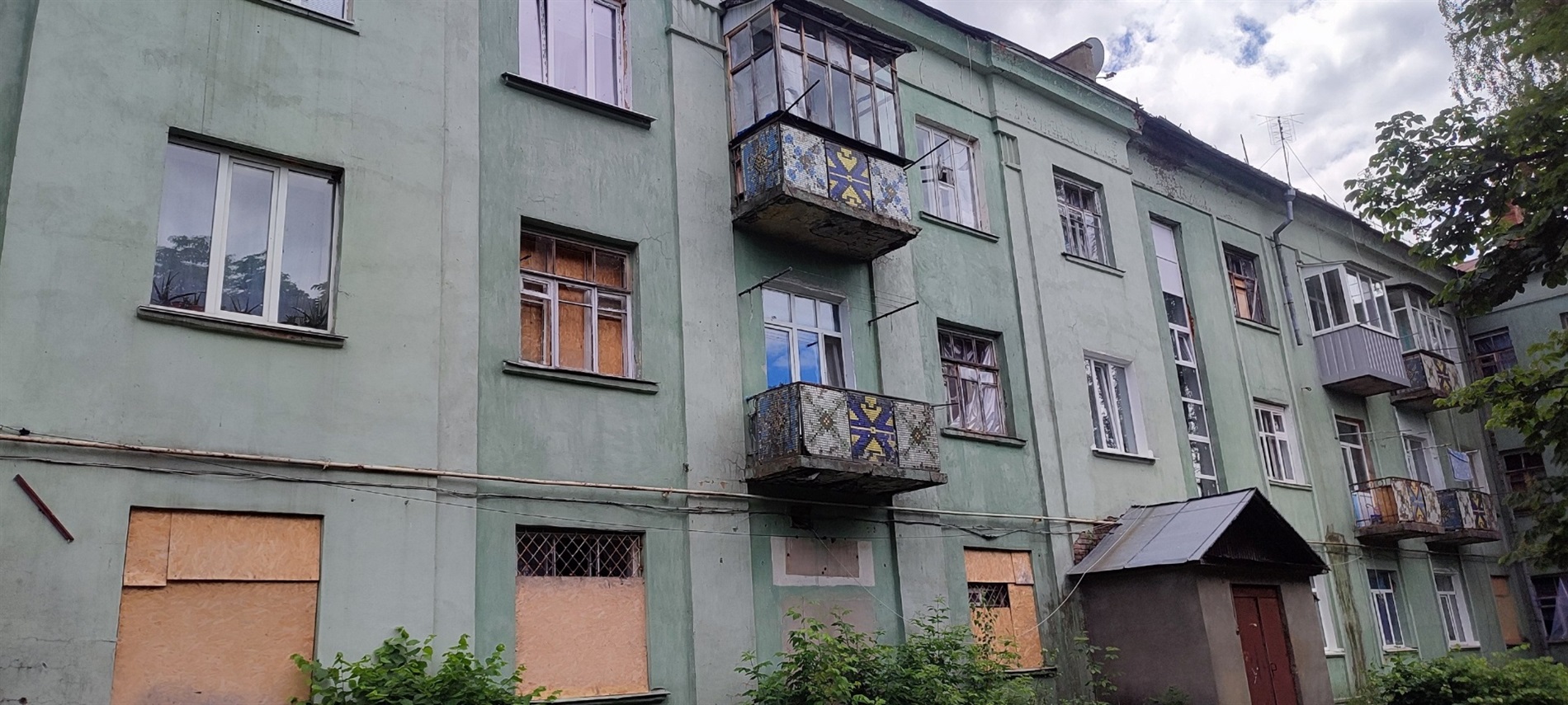 У Шостці ворожа вибухова хвиля втретє вибила вікна у гуртожитку