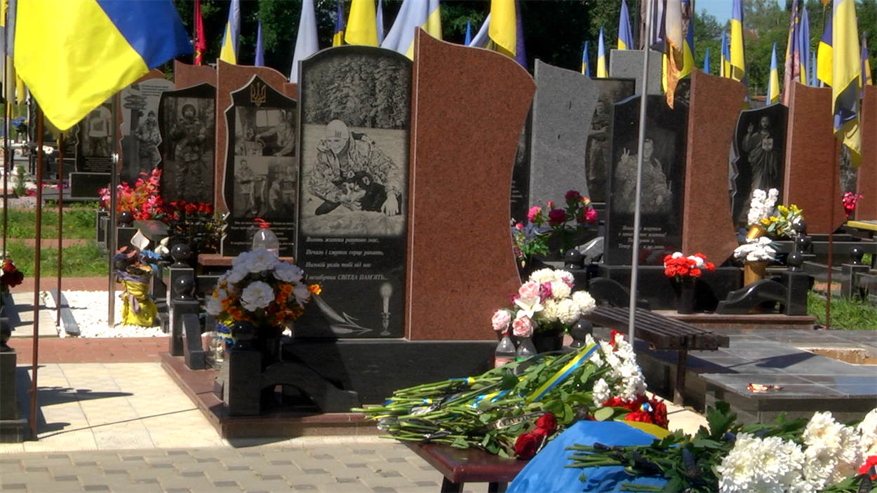 «Мої діти служать, і я піду»: у Шостці попрощалися із захисником Сергієм Авдасьовим