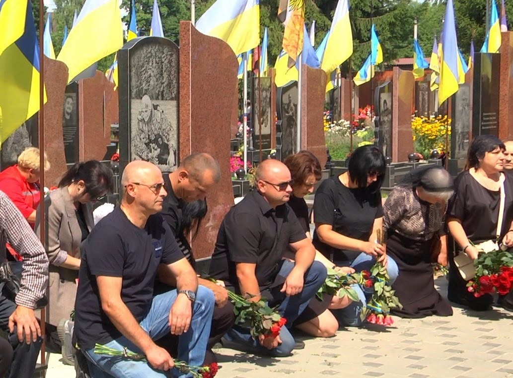 Повернувся на щиті після тривалого пошуку: Шостка попрощалася з 47-річним старшим лейтенантом