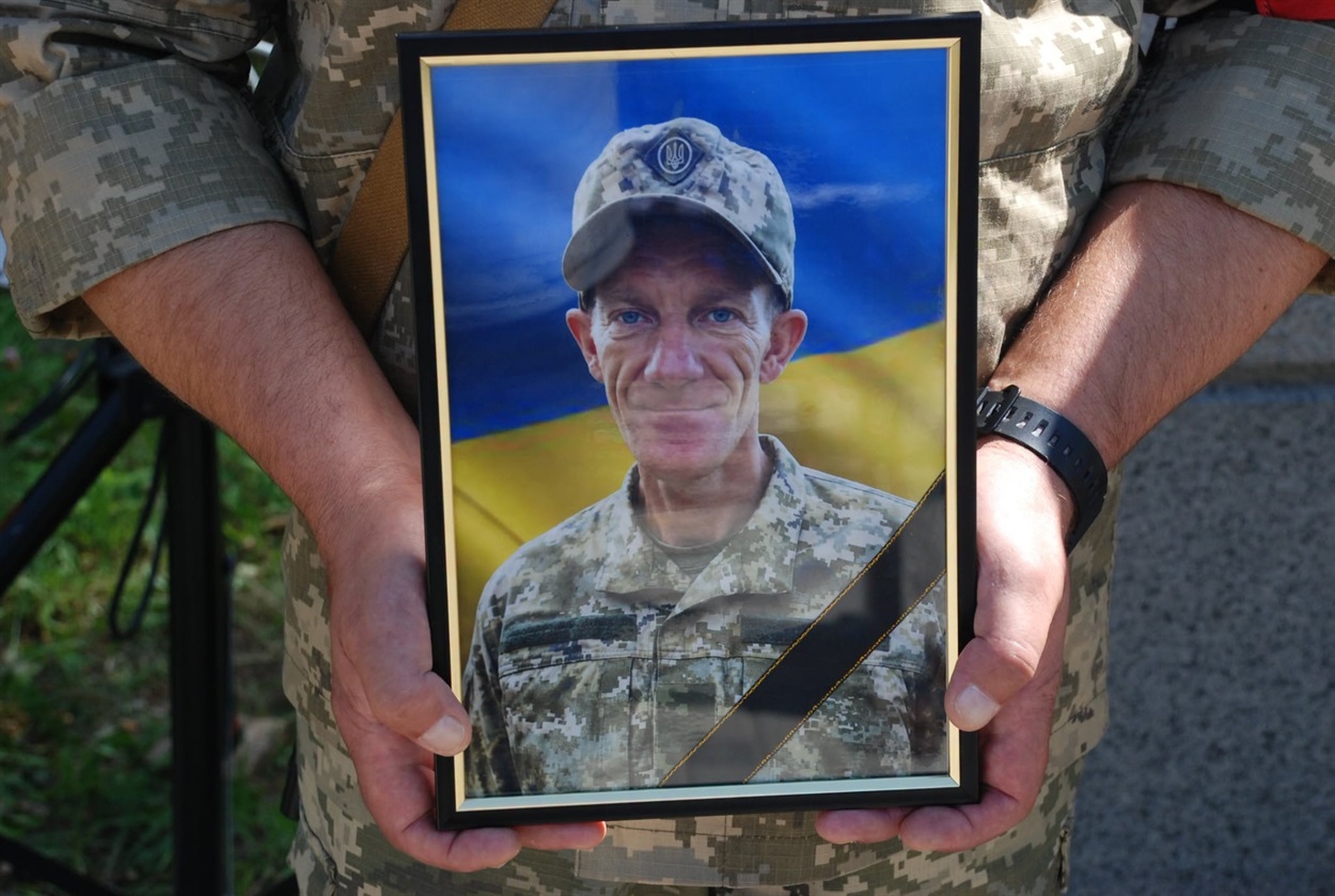 Не вийшов із бою за Україну: "на щиті до рідного дому повертається гранатометник Сергій Барановський