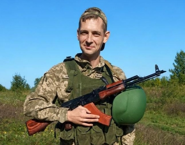 «Не кажіть мамі…»: Шостка попрощалася з полеглим на Запоріжжі оператором БПЛА