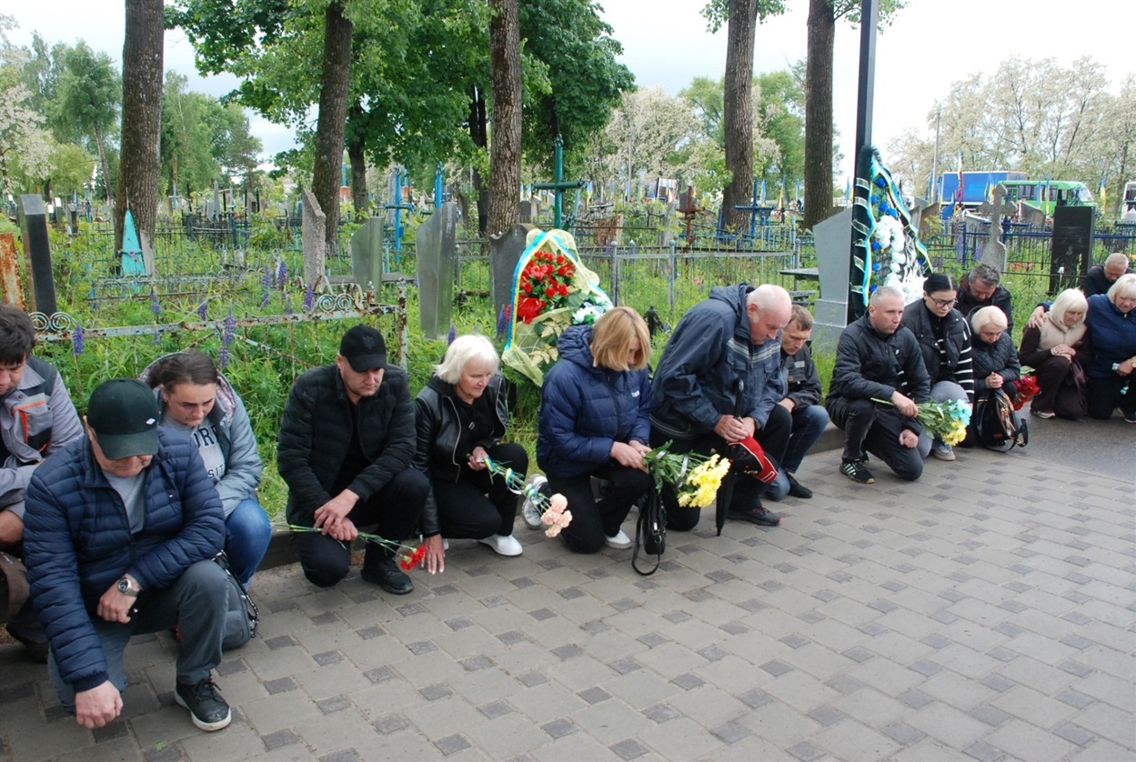 «Не кажіть мамі…»: Шостка попрощалася з полеглим на Запоріжжі оператором БПЛА